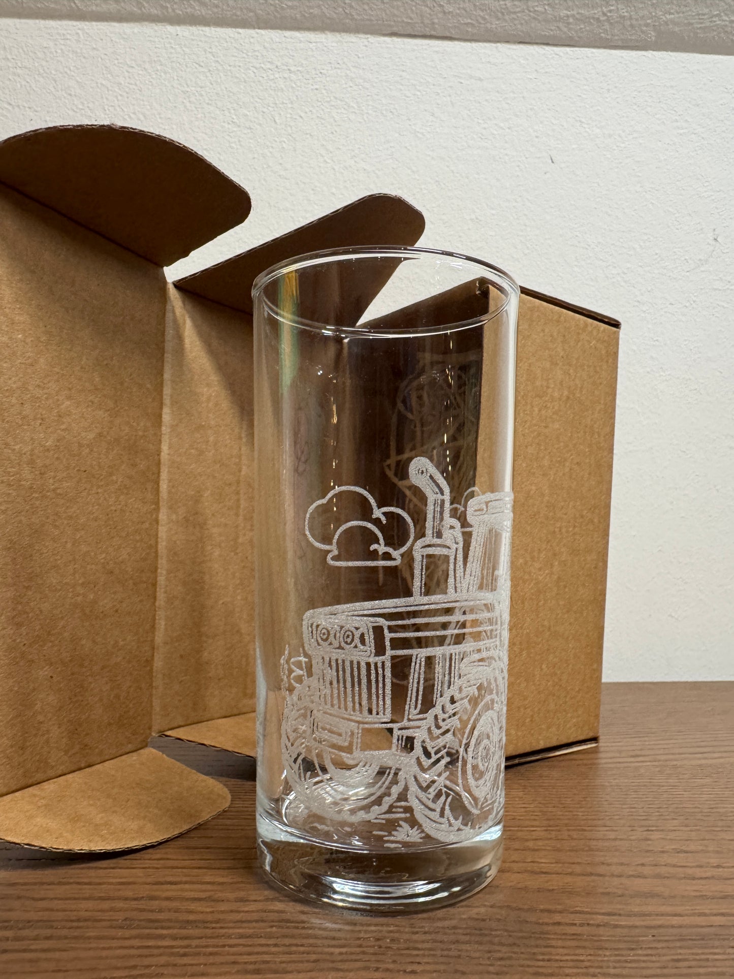 Exklusives Glas mit Trecker Gravur