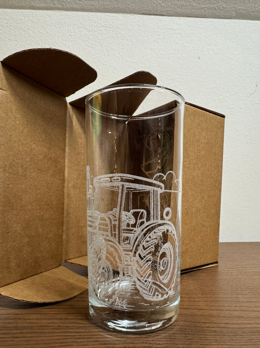 Exklusives Glas mit Trecker Gravur