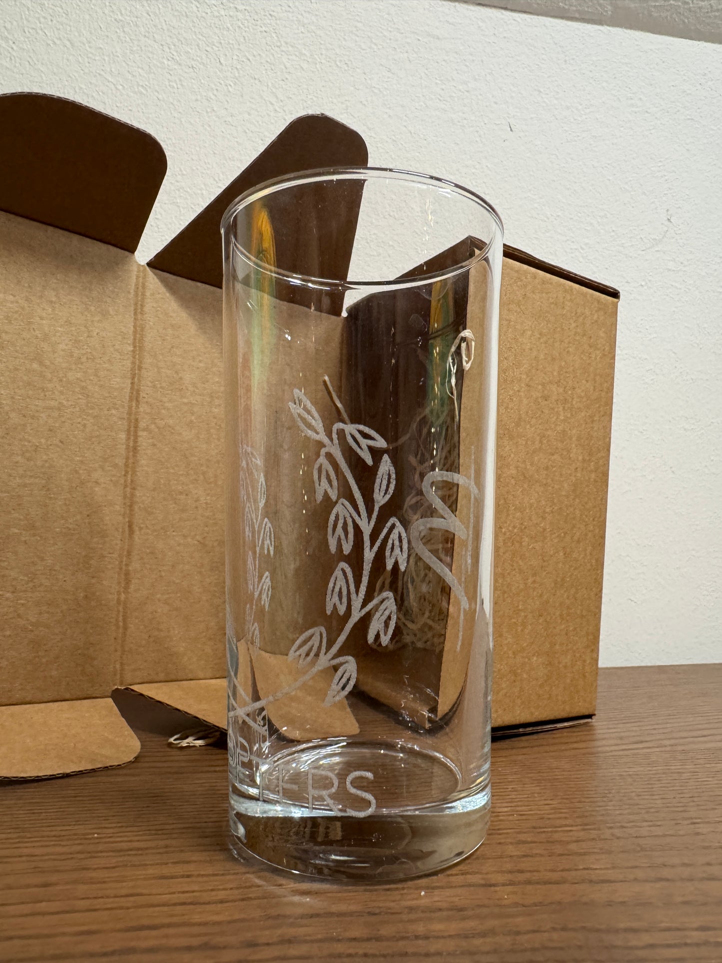 Exklusives Glas mit BioPeters Logo Gravur